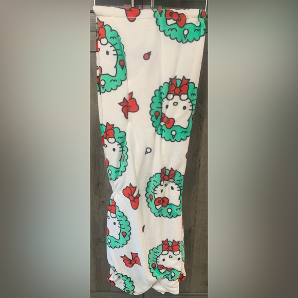 New Hello Kitty Christmas Red Bow Wreath Plush 60 x 90 Throw Blanket With Tag - Picture 2 of 6